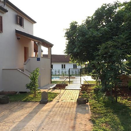 Holiday Home Maver Forty Porec Bagian luar foto