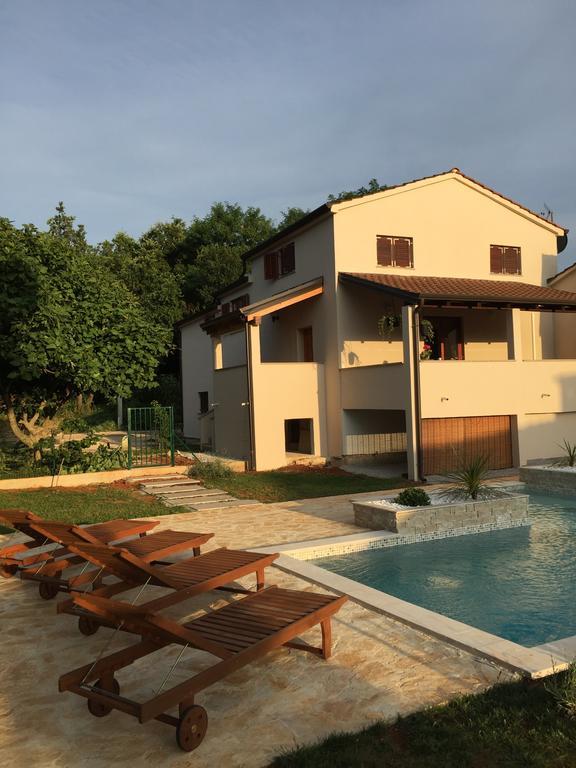 Holiday Home Maver Forty Porec Bagian luar foto