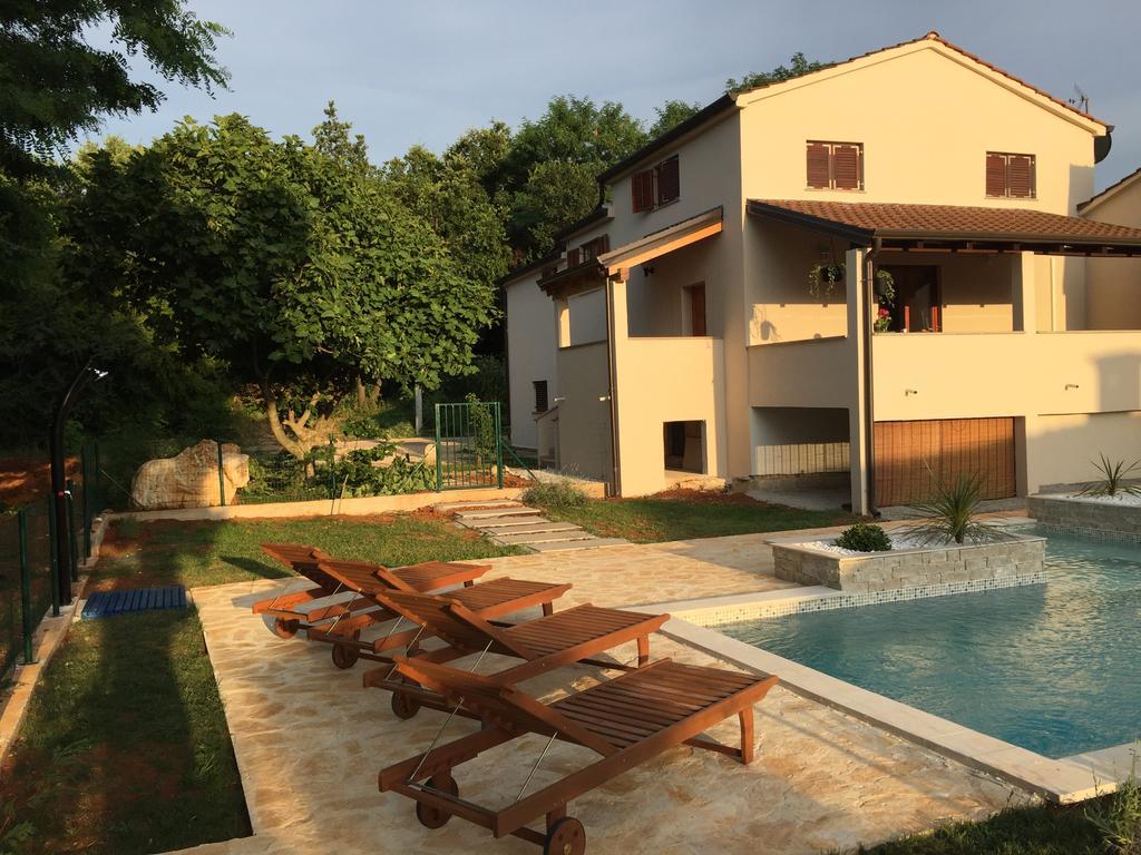 Holiday Home Maver Forty Porec Bagian luar foto